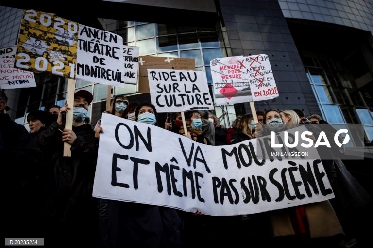 Covid-19: Manifestação em Paris contra as restrições no setor da cultura