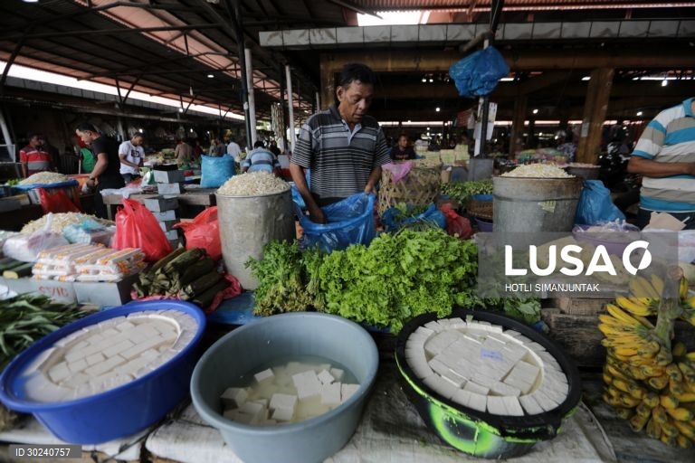 Quotidiano num mercado tradicional em Aceh, Indonésia