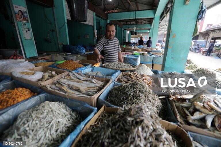 Quotidiano num mercado tradicional em Aceh, Indonésia