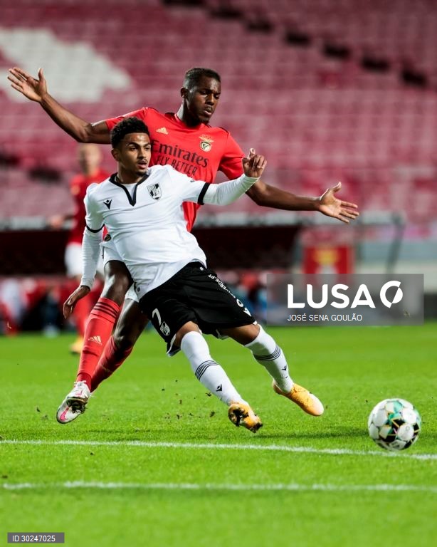 O Benfica vence o Vitória de Guimarães no desempate por grandes penalidades (4-1) em jogo dos quartos de final da Taça de Liga de futebol