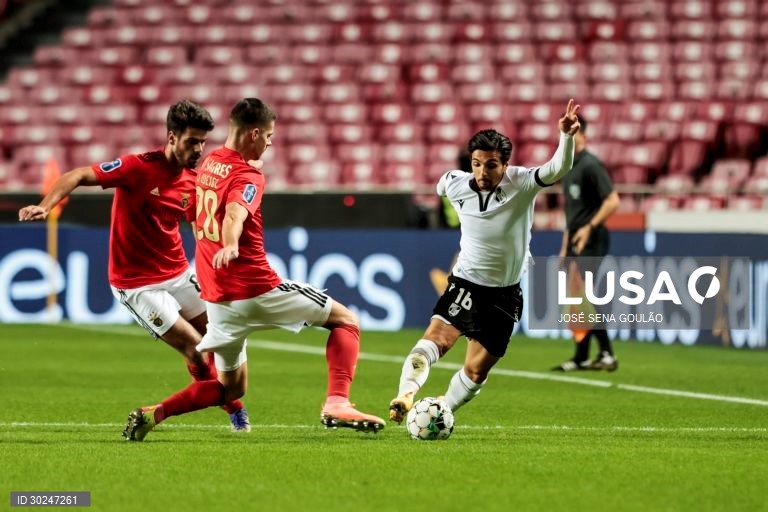 O Benfica vence o Vitória de Guimarães no desempate por grandes penalidades (4-1) em jogo dos quartos de final da Taça de Liga de futebol