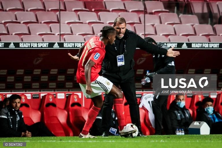 O Benfica vence o Vitória de Guimarães no desempate por grandes penalidades (4-1) em jogo dos quartos de final da Taça de Liga de futebol
