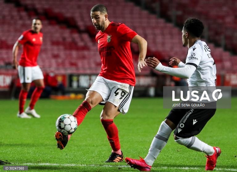 O Benfica vence o Vitória de Guimarães no desempate por grandes penalidades (4-1) em jogo dos quartos de final da Taça de Liga de futebol