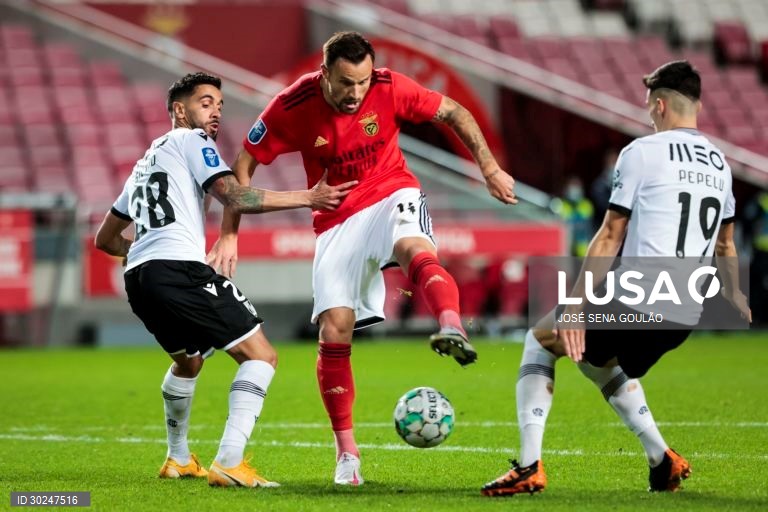 O Benfica vence o Vitória de Guimarães no desempate por grandes penalidades (4-1) em jogo dos quartos de final da Taça de Liga de futebol