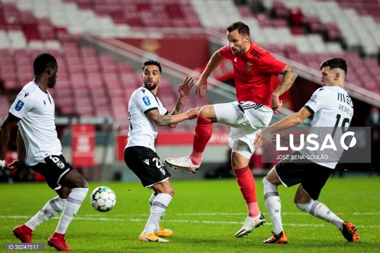 O Benfica vence o Vitória de Guimarães no desempate por grandes penalidades (4-1) em jogo dos quartos de final da Taça de Liga de futebol