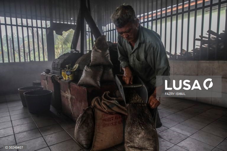 Torrefação do café na Malásia