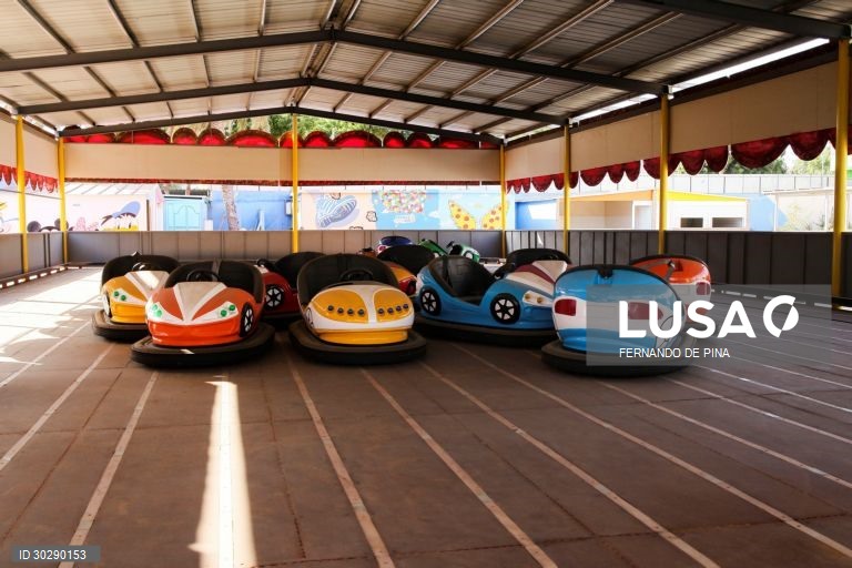 Depois de vários anos em construção, o Parque de Diversão 5 de Julho, que abriu ao público parcialmente em junho passado, situado no emblemático parque com o mesmo nome, na zona da Fazenda, tinha inauguração prevista para 20 de março último, mas um dia antes o país notificou o primeiro caso do novo coronavírus e parou tudo, Cidade da Praia, Cabo Verde, 23 de dezembro de 2020. (ACOMPANHA TEXTO DE 26/12/2020) FERNANDO DE PINA/LUSA