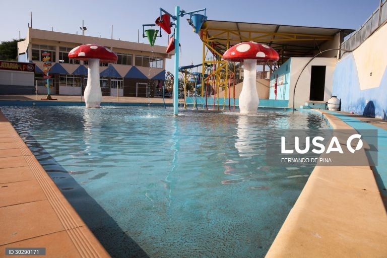 Depois de vários anos em construção, o Parque de Diversão 5 de Julho, que abriu ao público parcialmente em junho passado, situado no emblemático parque com o mesmo nome, na zona da Fazenda, tinha inauguração prevista para 20 de março último, mas um dia antes o país notificou o primeiro caso do novo coronavírus e parou tudo, Cidade da Praia, Cabo Verde, 23 de dezembro de 2020. (ACOMPANHA TEXTO DE 26/12/2020) FERNANDO DE PINA/LUSA