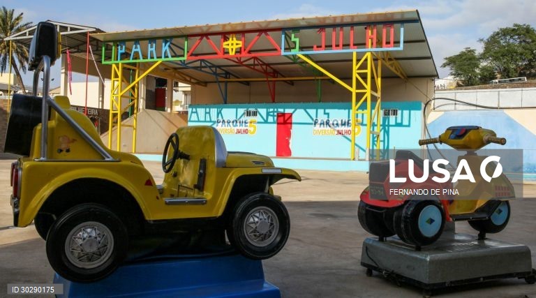 Depois de vários anos em construção, o Parque de Diversão 5 de Julho, que abriu ao público parcialmente em junho passado, situado no emblemático parque com o mesmo nome, na zona da Fazenda, tinha inauguração prevista para 20 de março último, mas um dia antes o país notificou o primeiro caso do novo coronavírus e parou tudo, Cidade da Praia, Cabo Verde, 23 de dezembro de 2020. (ACOMPANHA TEXTO DE 26/12/2020) FERNANDO DE PINA/LUSA