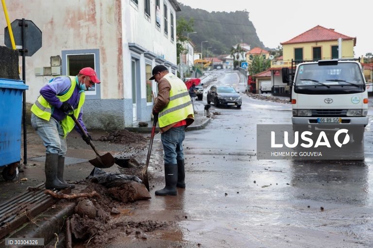 O temporal que se abateu no dia de Natal na costa norte da Madeira provocou diversos estragos, nomeadamente ao nivel da rede viaria em Boaventura e Ponta Delgada, em São Vicente, 26 de dezembro de 2020, HOMEM DE GOUVEIA/LUSA