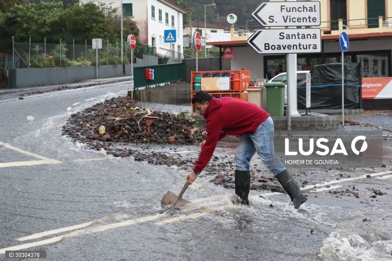 O temporal que se abateu no dia de Natal na costa norte da Madeira provocou diversos estragos, nomeadamente ao nivel da rede viaria em Boaventura e Ponta Delgada, em São Vicente, 26 de dezembro de 2020, HOMEM DE GOUVEIA/LUSA