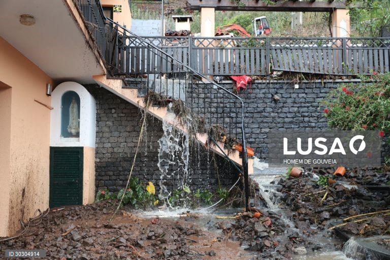 O temporal que se abateu no dia de Natal na costa norte da Madeira provocou diversos estragos, nomeadamente ao nivel da rede viaria em Boaventura e Ponta Delgada, em São Vicente, 26 de dezembro de 2020, HOMEM DE GOUVEIA/LUSA