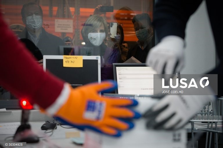 Covid-19: Primeiro lote de vacinas já chegou a Portugal