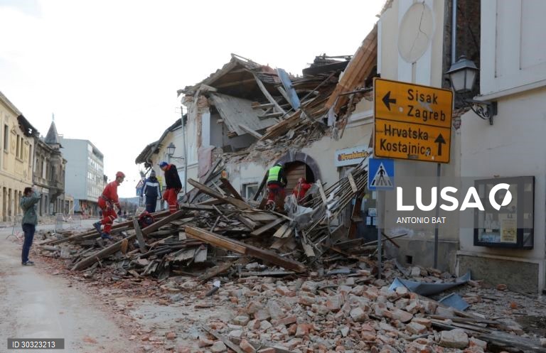 Rescaldo do sismo de magnitude 6,4 na Croácia