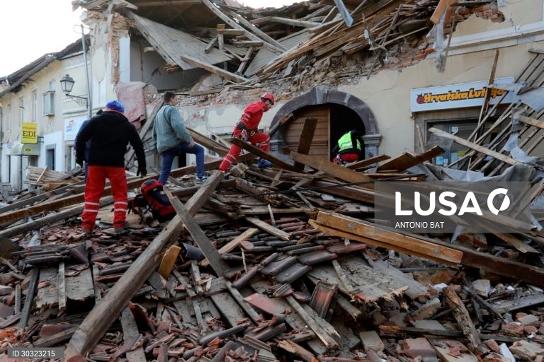 Rescaldo do sismo de magnitude 6,4 na Croácia