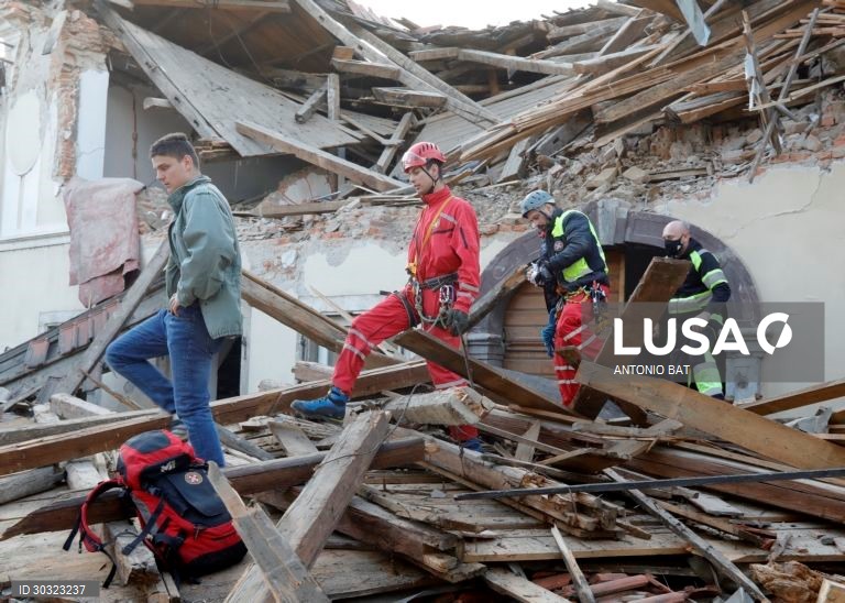 Rescaldo do sismo de magnitude 6,4 na Croácia