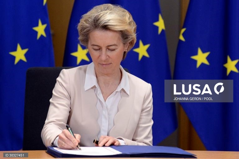 O acordo comercial Brexit é assinado em Bruxelas