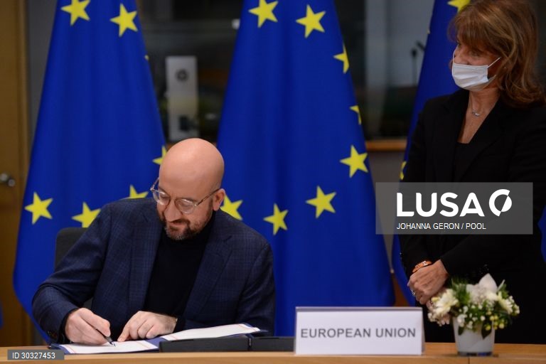 O acordo comercial Brexit é assinado em Bruxelas