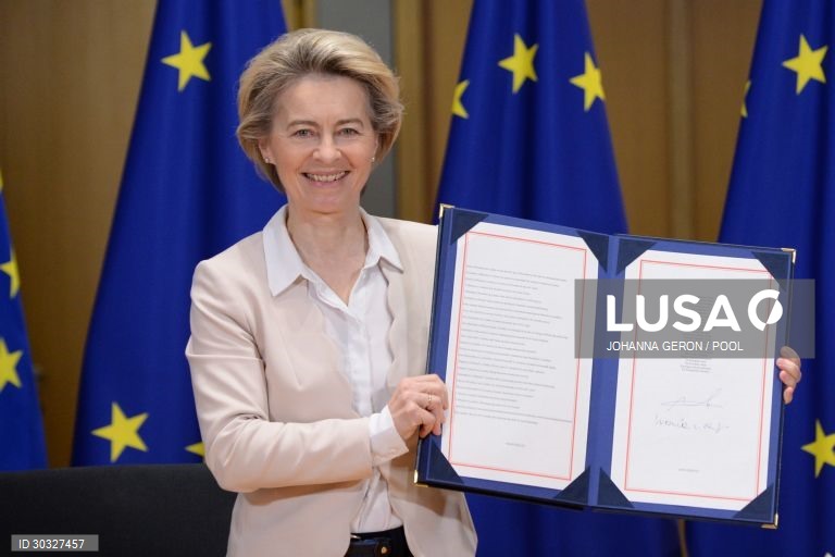 O acordo comercial Brexit é assinado em Bruxelas