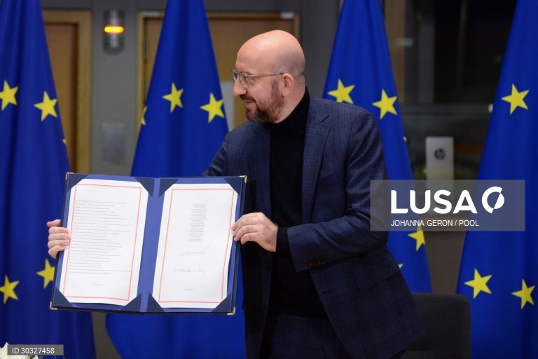 O acordo comercial Brexit é assinado em Bruxelas
