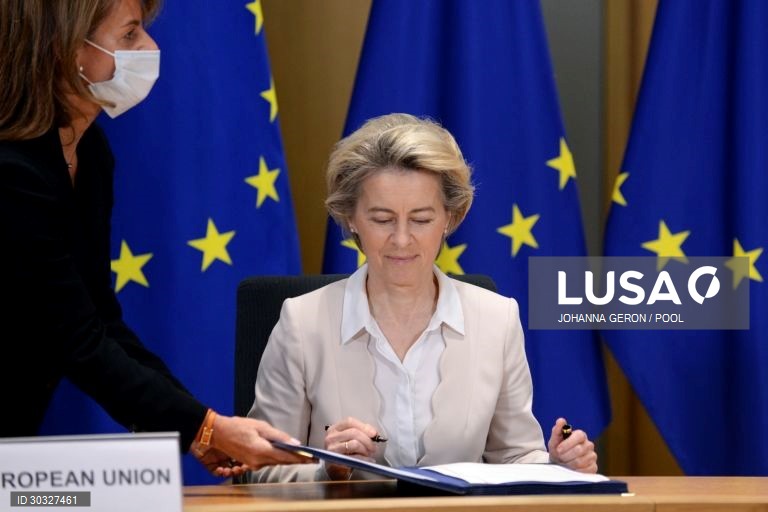 O acordo comercial Brexit é assinado em Bruxelas