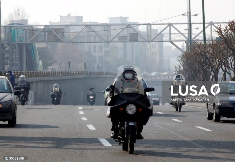 Irão: Poluição atmosférica em Teerão