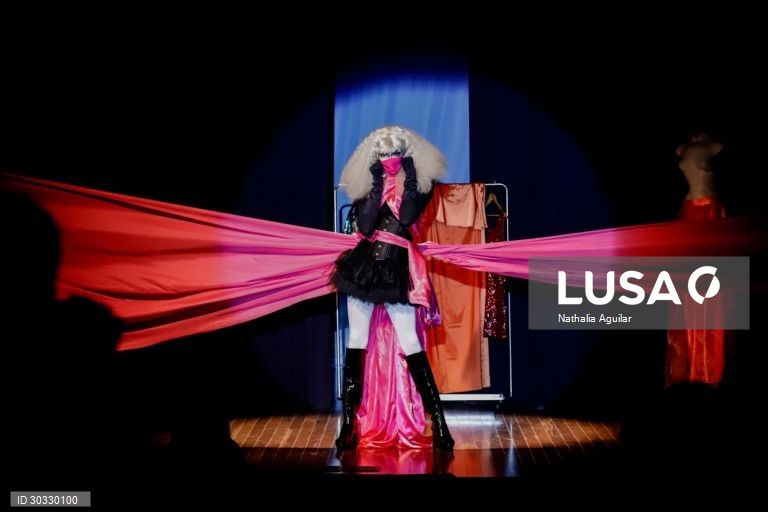 Paraguai: Espetáculo de drag queens em Asuncion