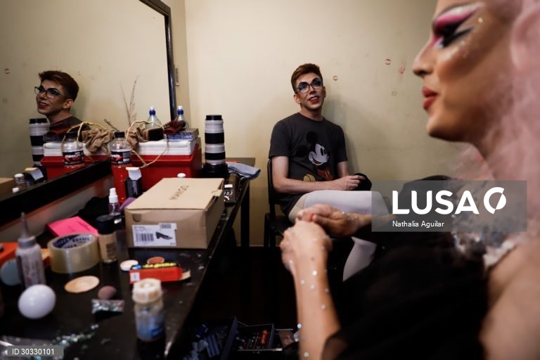 Paraguai: Espetáculo de drag queens em Asuncion