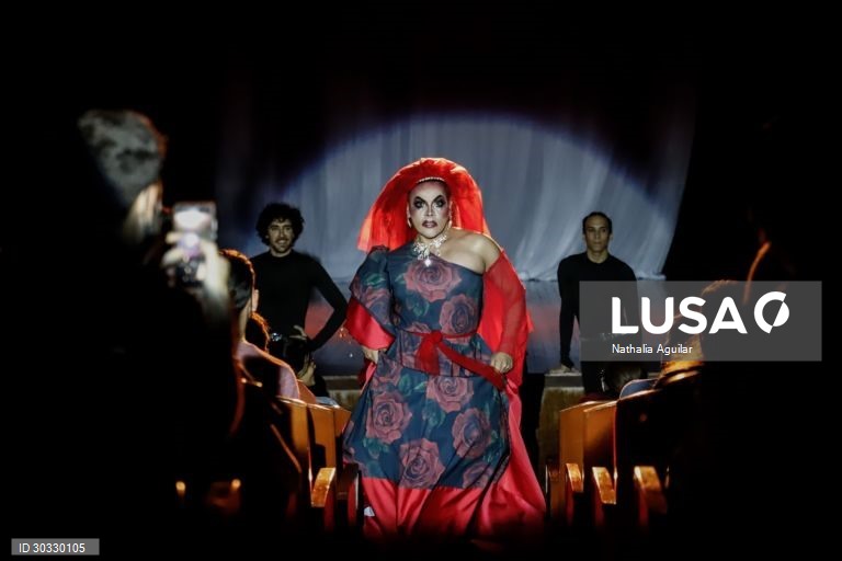 Paraguai: Espetáculo de drag queens em Asuncion