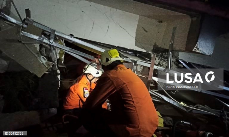 Um sismo de magnitude 6,2 atingiu a ilha de Sulawesi