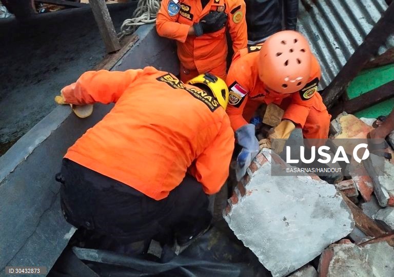 Um sismo de magnitude 6,2 atingiu a ilha de Sulawesi