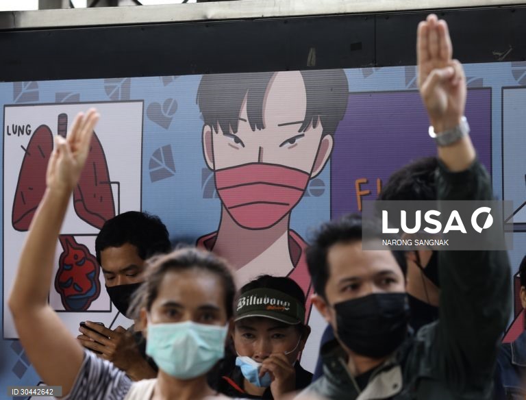 Protesto contra a lei "lesa-majestade" em Banguecoque
