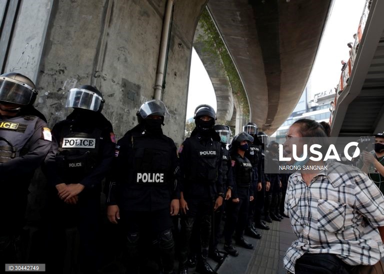 Protesto contra a lei "lesa-majestade" em Banguecoque