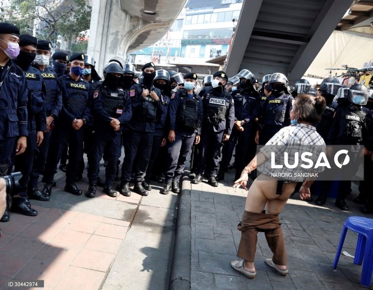Protesto contra a lei "lesa-majestade" em Banguecoque