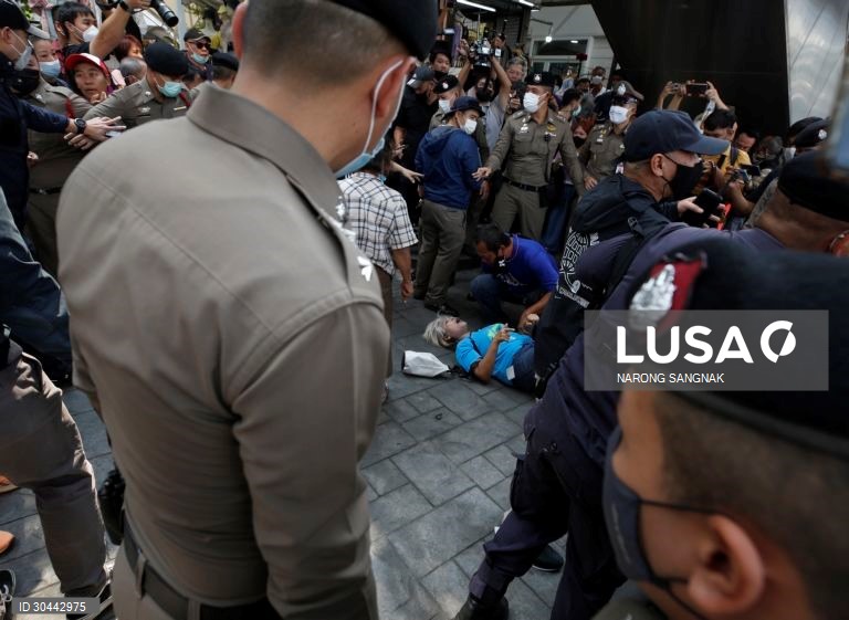 Protesto contra a lei "lesa-majestade" em Banguecoque