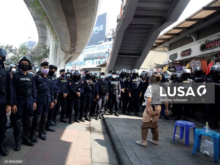 Protesto contra a lei "lesa-majestade" em Banguecoque