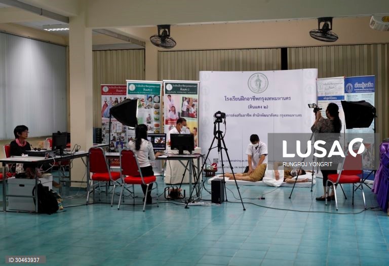 Cursos de formação profissional online para desempregados afectados pela pandemia da covid-19 na Tailândia