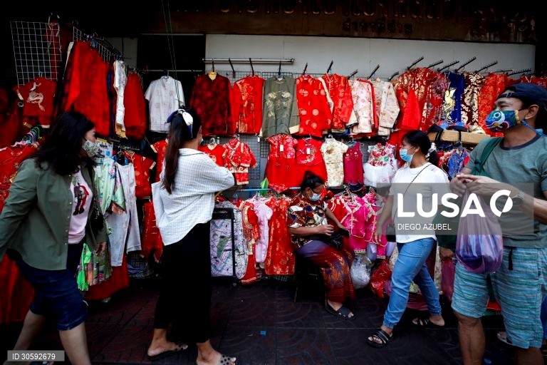Preparativos para a celebração do novo ano lunar em Banguecoque