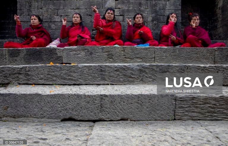Devotos hindus celebram o Festival Madhav Narayan