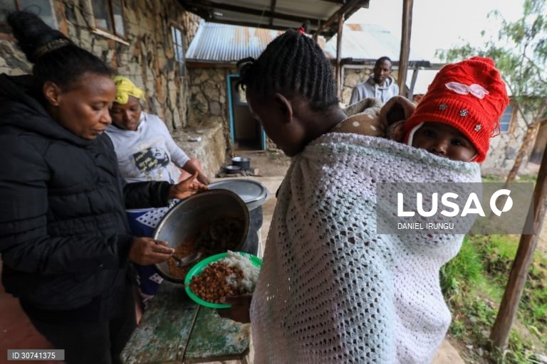 Quénia: Escola para mães adolescentes