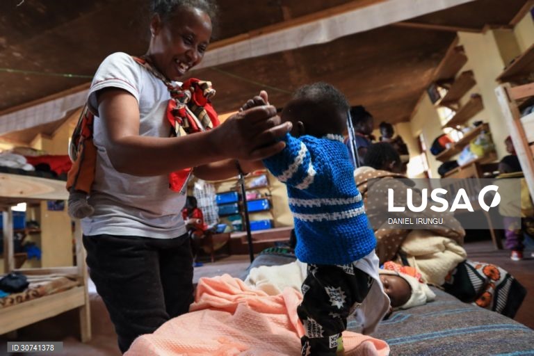 Quénia: Escola para mães adolescentes