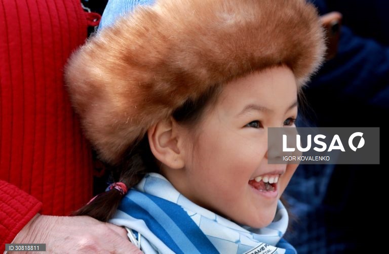 Celebração do Dia Kalpak Branco no centro de Bishkek no Quirguistão