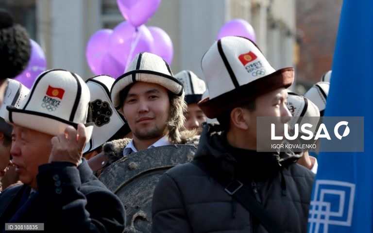 Celebração do Dia Kalpak Branco no centro de Bishkek no Quirguistão