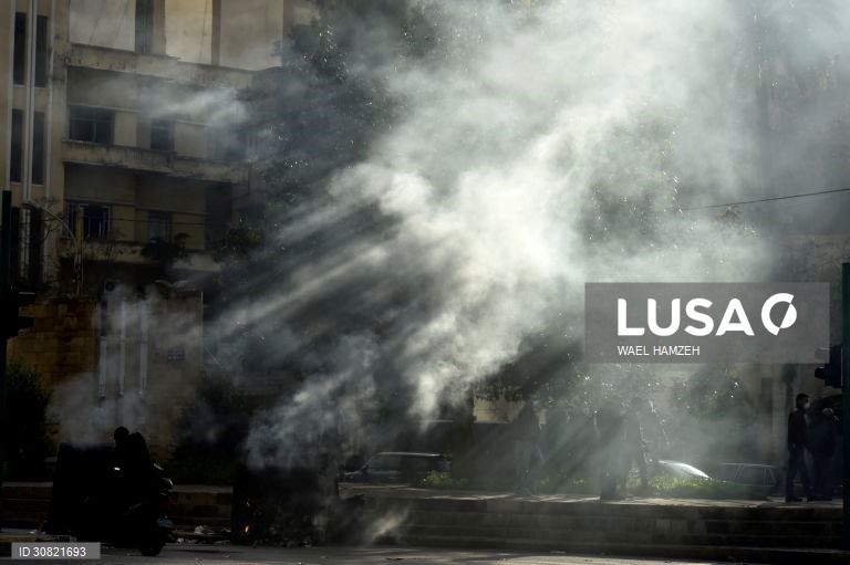 Protesto contra cortes de energia e custo de vida no Líbano