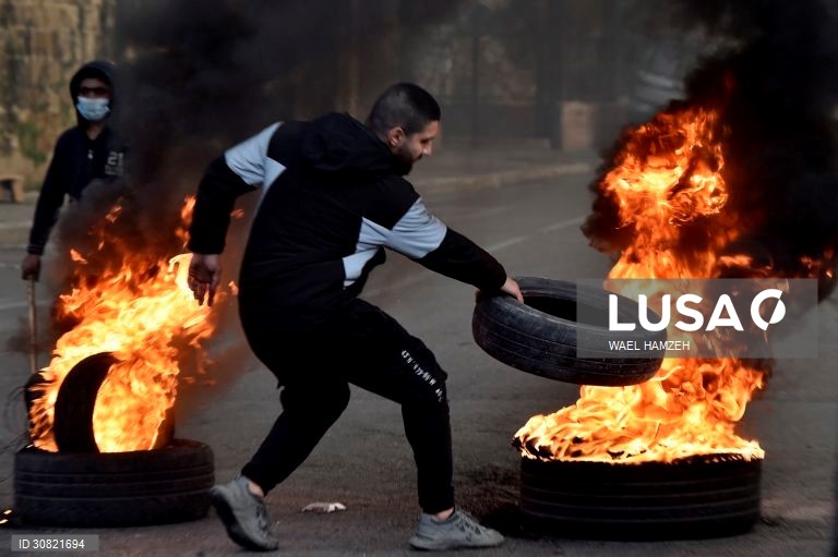 Protesto contra cortes de energia e custo de vida no Líbano