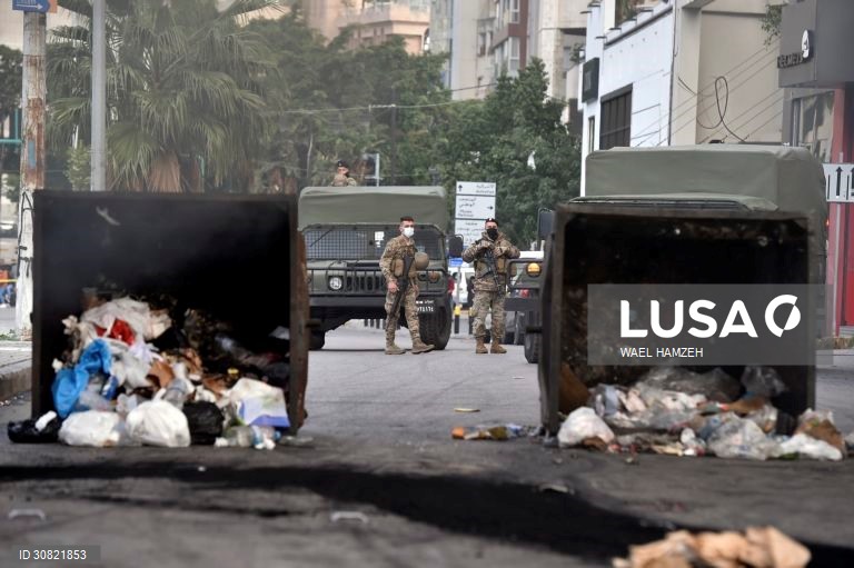 Protesto contra cortes de energia e custo de vida no Líbano