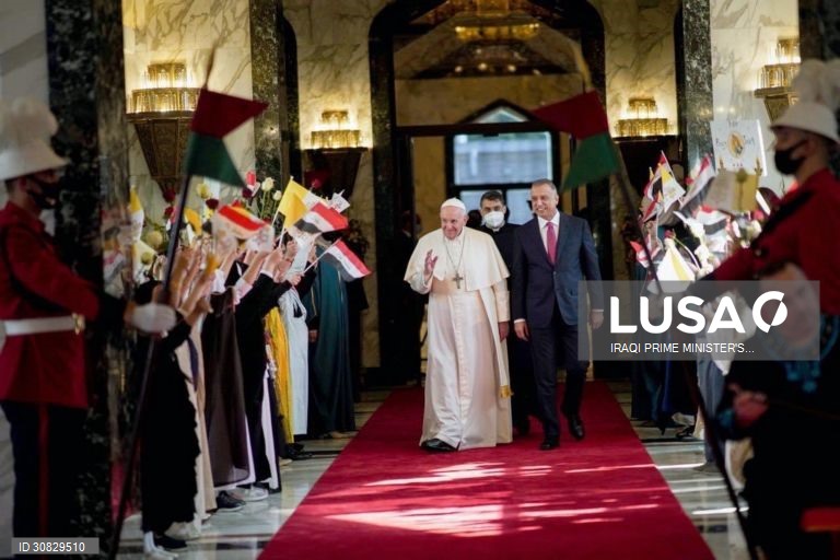 Papa Francisco inicia visita ao Iraque