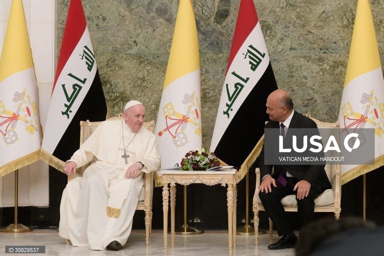 Papa Francisco inicia visita ao Iraque