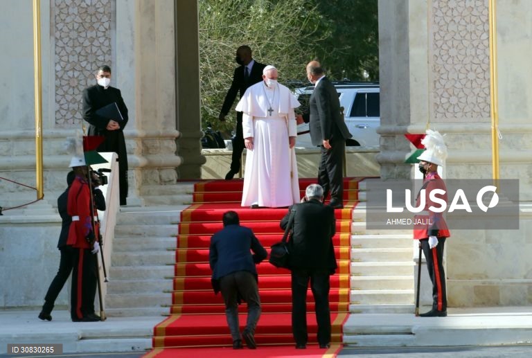Papa Francisco inicia visita ao Iraque