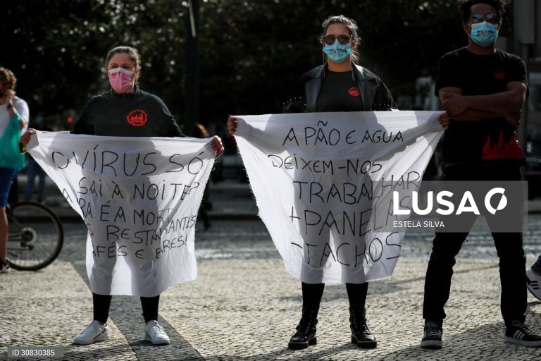 Manifestação do movimento “A Pão e Água” no Porto